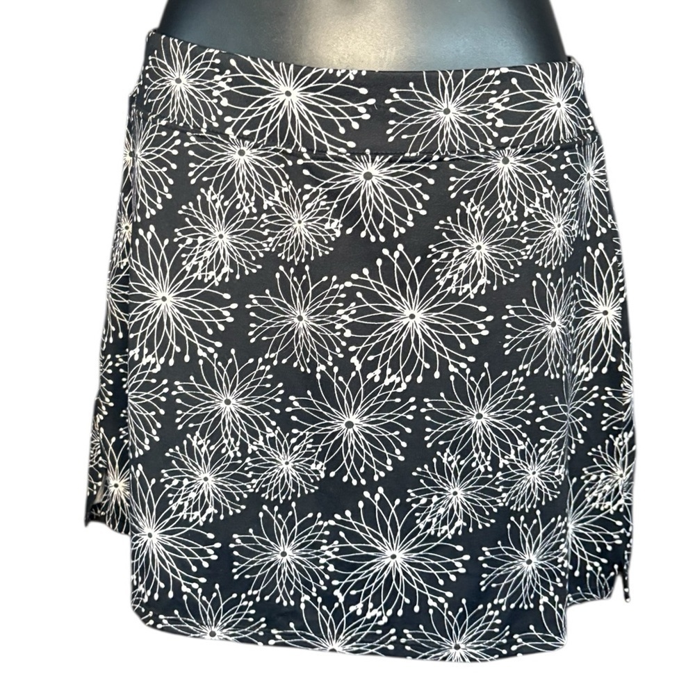 Tranquility Colorado Clothing
Stretch Skort Size Medium Black
White Pom Poms - Picture 2 of 7